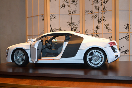 Audi_R8_Papiermodell_kl